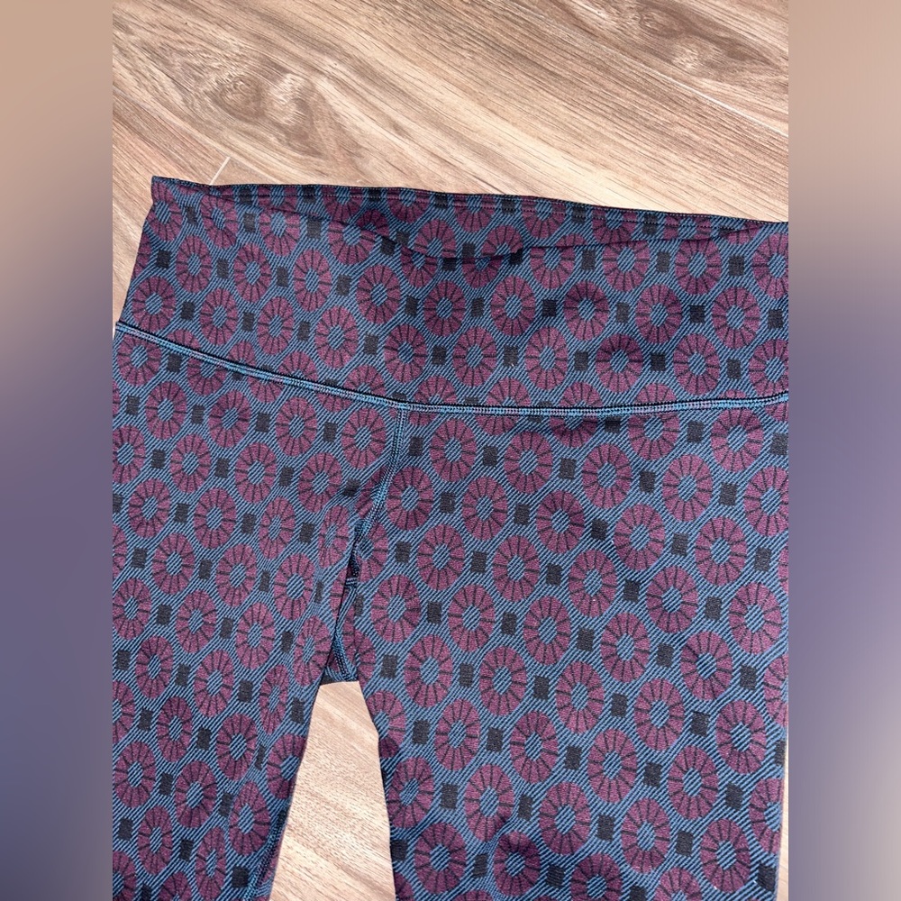 Lululemon leggings in burgundy/teal print, size 8